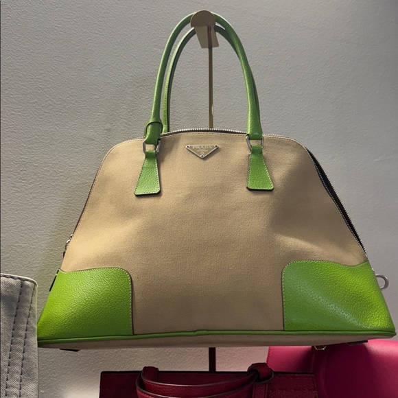 Prada - Picture 1 of 1